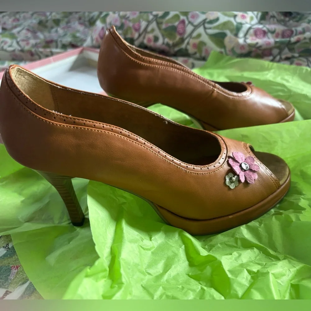 C Label Leather Peep Toe Platform Pumps Flower Embellishment Women's Shoes NIB